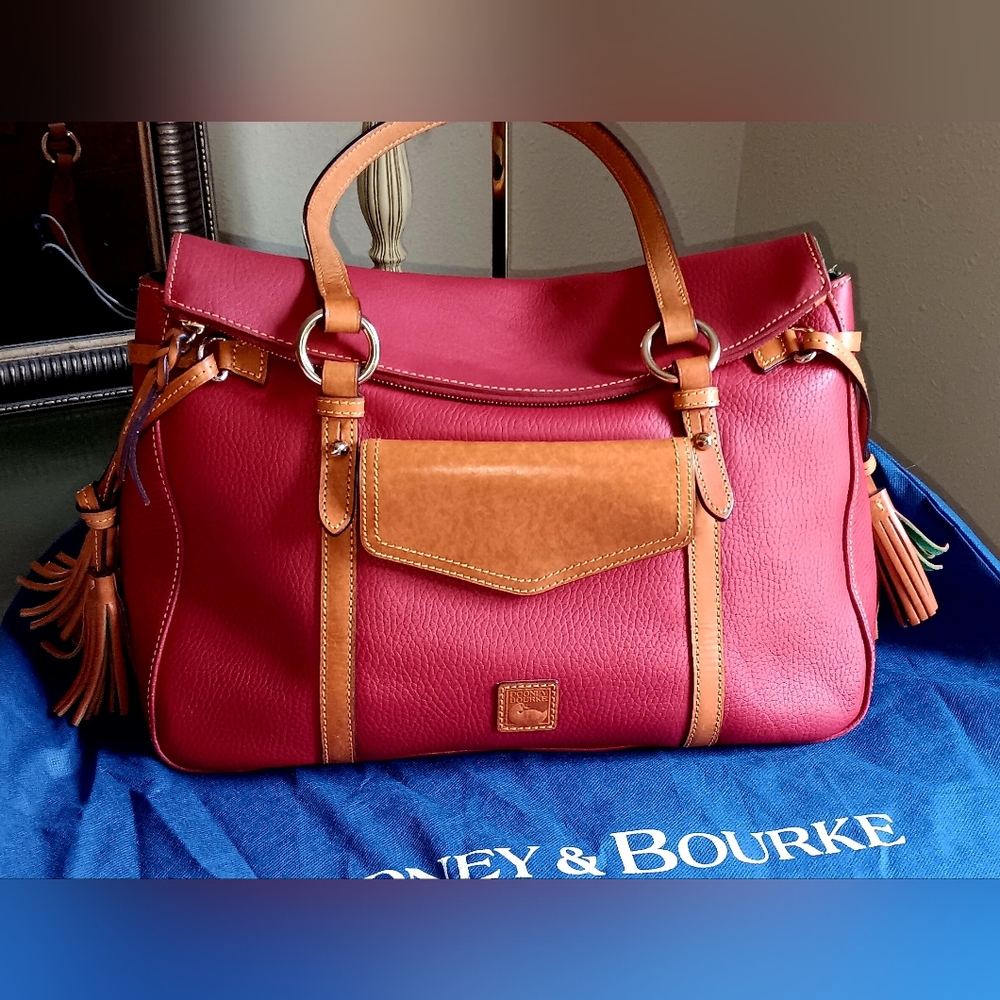Classic Dooney & Bourke "The Smith bag".